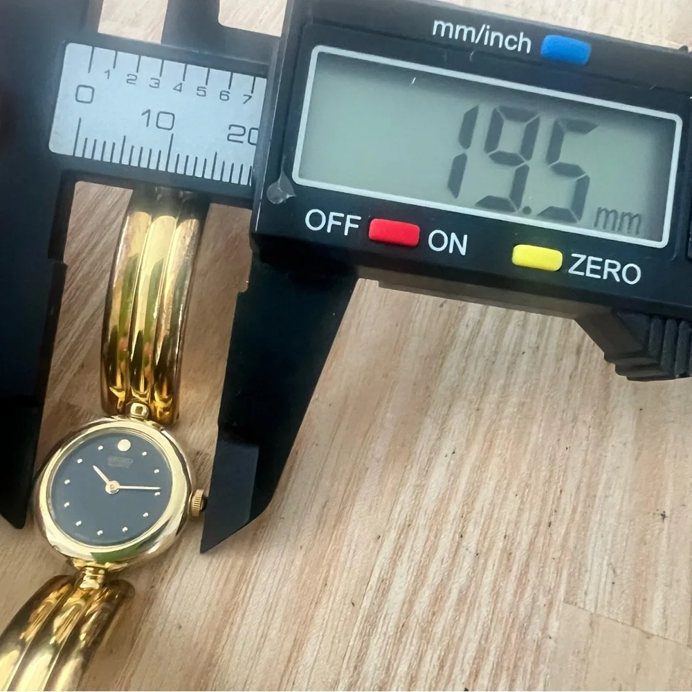 Vintage Seiko ladies black gold tone bracelet dress watch NEW BATTERY